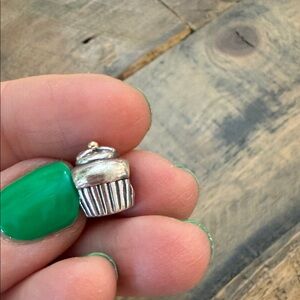 PANDORA cupcake charm